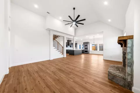 Living - 819 Beverly Dr, Grapevine, TX 76051 photo 4 of 6
