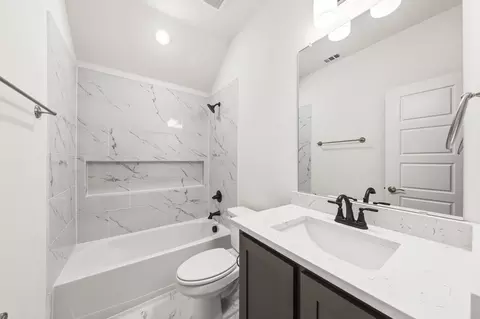 Bath - 819 Beverly Dr, Grapevine, TX 76051 photo 5 of 5