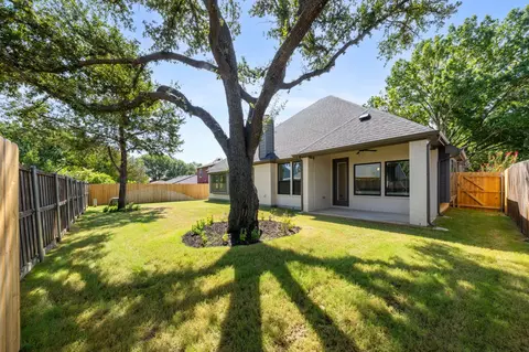 Exterior - 819 Beverly Dr, Grapevine, TX 76051 photo 4 of 9