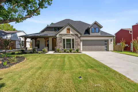 Exterior - 819 Beverly Dr, Grapevine, TX 76051 photo 2 of 9