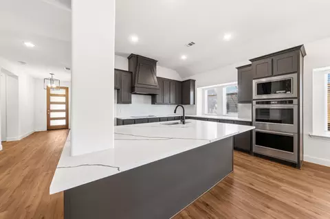 Kitchen - 819 Beverly Dr, Grapevine, TX 76051 photo 4 of 4