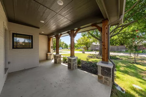 Exterior - 819 Beverly Dr, Grapevine, TX 76051 photo 7 of 9