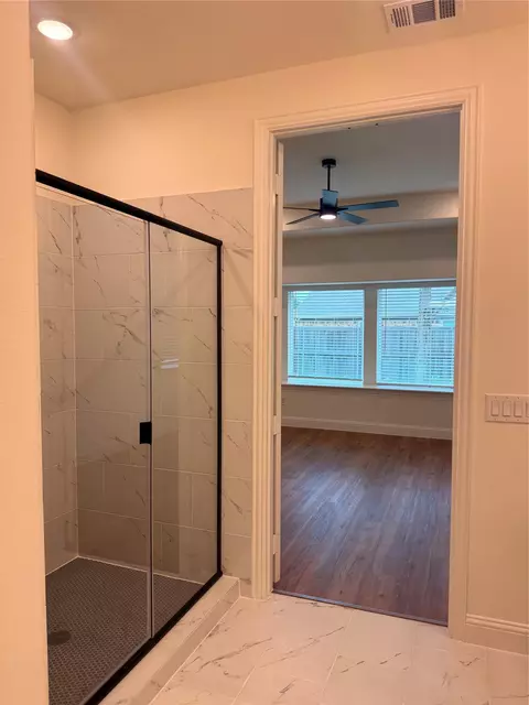 Bath - 819 Beverly Dr, Grapevine, TX 76051 photo 5 of 5