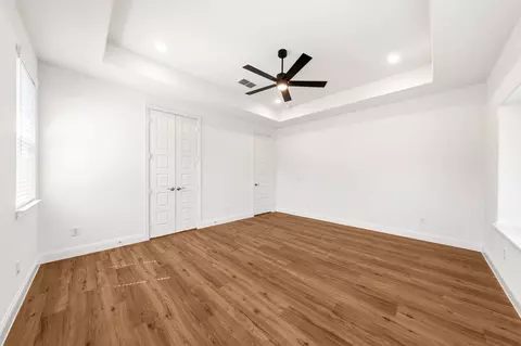 Bedroom - 819 Beverly Dr, Grapevine, TX 76051 photo 2 of 5