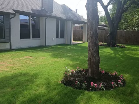 Exterior - 819 Beverly Dr, Grapevine, TX 76051 photo 2 of 3