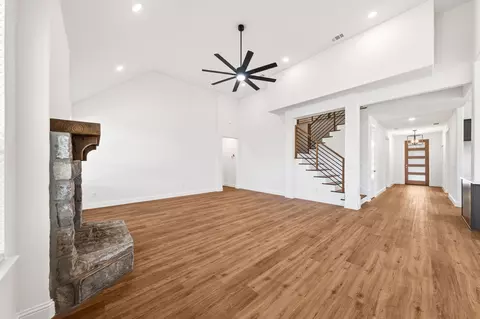 Living - 819 Beverly Dr, Grapevine, TX 76051 photo 3 of 6