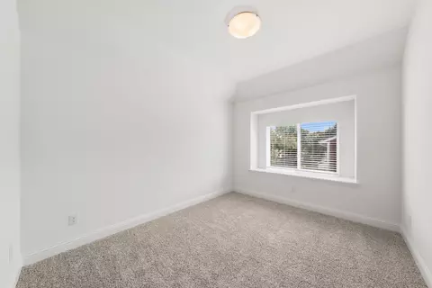 Bedroom - 819 Beverly Dr, Grapevine, TX 76051 photo 5 of 5