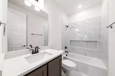Bath - 819 Beverly Dr, Grapevine, TX 76051 photo 1 of 5