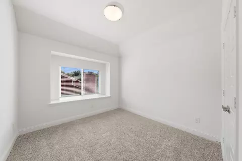 Bedroom - 819 Beverly Dr, Grapevine, TX 76051 photo 4 of 5