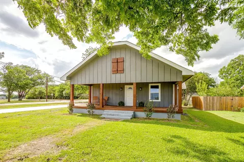 206 W 8th St, Venus, TX 76084