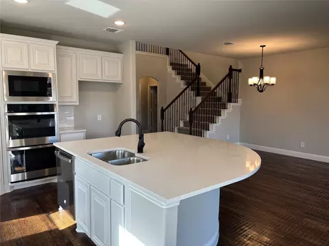 609 Red Maple Rd, Waxahachie, TX 75165