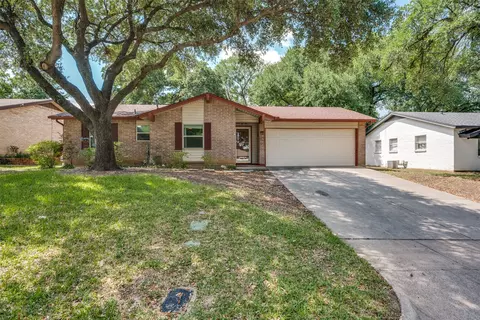 801 Brownstone St, Euless, TX 76039
