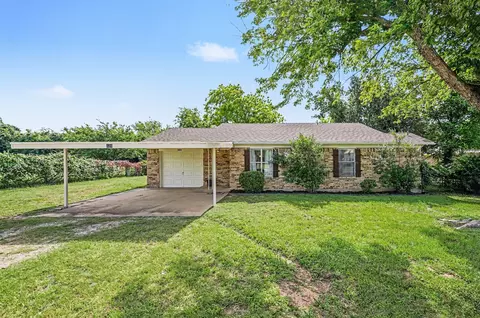 324 Ashwood St, Azle, TX 76020