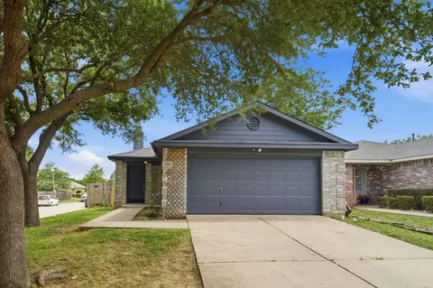 916 Savage Dr, Denton, TX 76207