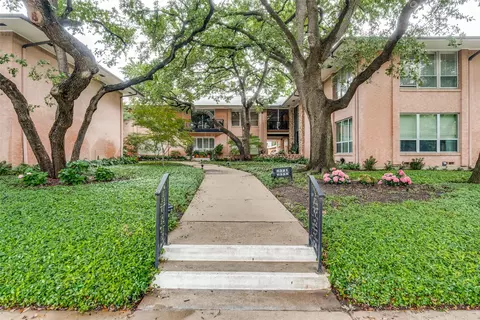 6321 Bandera Ave #D, Dallas, TX 75225
