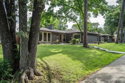111 N Clearwater Dr, Highland Village, TX 75077