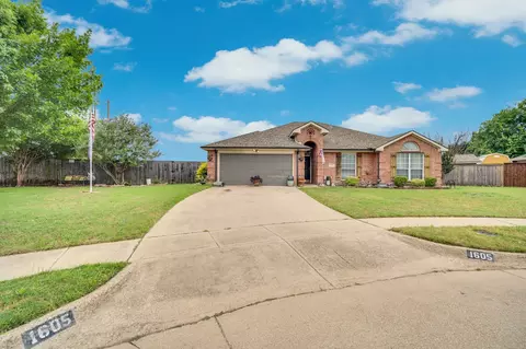 1605 S 3rd St, Midlothian, TX 76065