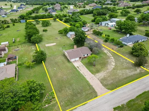 2102 Hill Top Cir, Weatherford, TX 76085