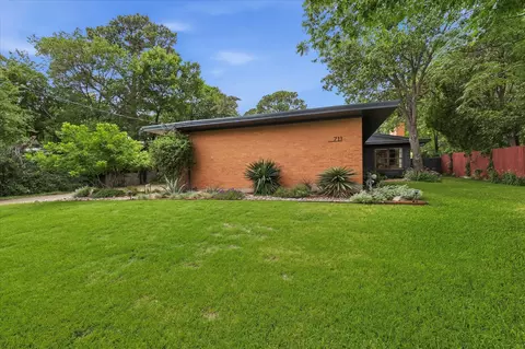 711 Ector St, Denton, TX 76201