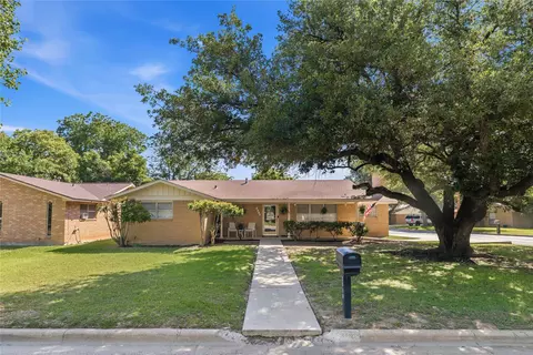 2410 14th St, Brownwood, TX 76801