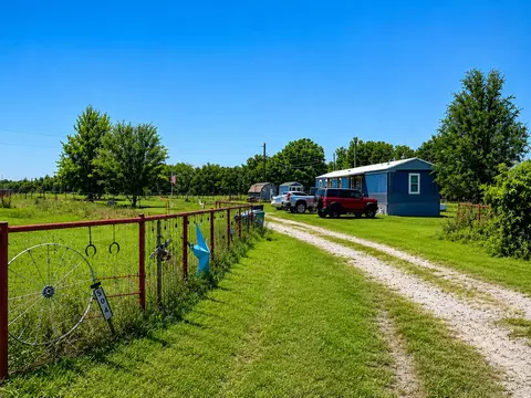504 Cheaney Rd, Valley View, TX 76272