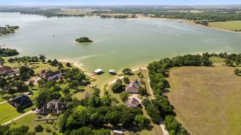 194 Old Howard Rd, Waxahachie, TX 75165