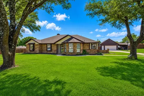 2721 N Hills Ter, Cleburne, TX 76031