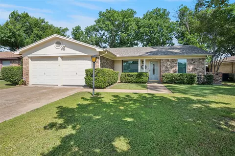 6220 Sandra Dr, Fort Worth, TX 76133