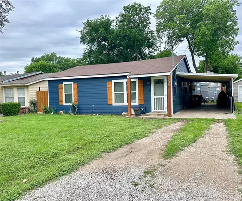 Exterior - 606 Lilly St, Cleburne, TX 76033 photo 2 of 6