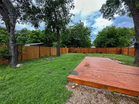 Exterior - 606 Lilly St, Cleburne, TX 76033 photo 4 of 6