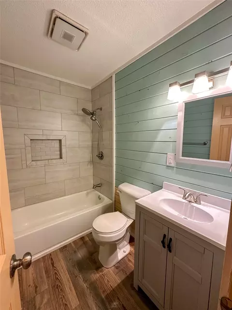 Bath - 606 Lilly St, Cleburne, TX 76033 photo 1 of 1