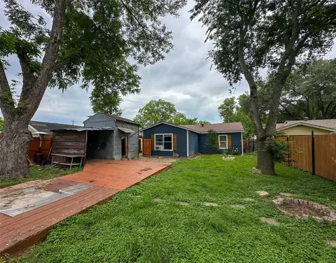 Exterior - 606 Lilly St, Cleburne, TX 76033 photo 6 of 6