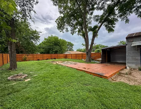 Exterior - 606 Lilly St, Cleburne, TX 76033 photo 5 of 6