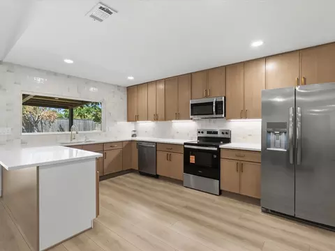 2039 Chestnut Rd, Carrollton, TX 75007