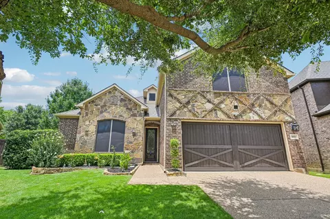 8421 La Fontaine Dr, North Richland Hills, TX 76182