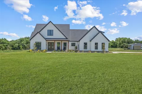 1100 Maverick Ct, Rio Vista, TX 76093