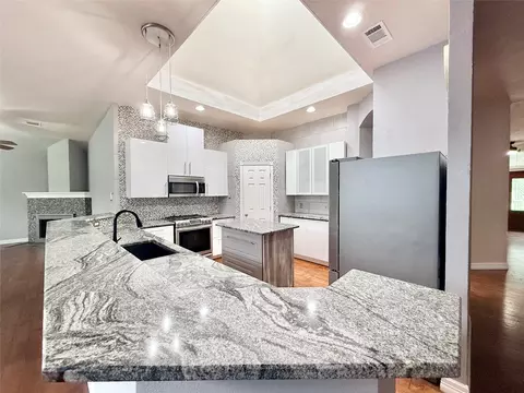 Kitchen - 10123 Andre Dr, Irving, TX 75063 photo 4 of 7