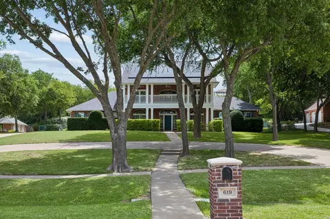 619 Oak Tree Cv, Cedar Hill, TX 75104