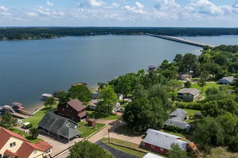 138 Pin Oak Dr, Mabank, TX 75156