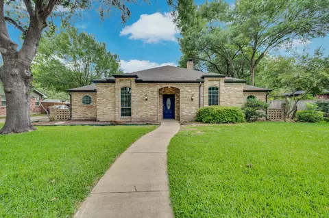 102 Chapman Cir, Waxahachie, TX 75165