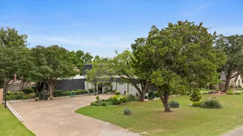 5007 Comanche Dr, Granbury, TX 76049