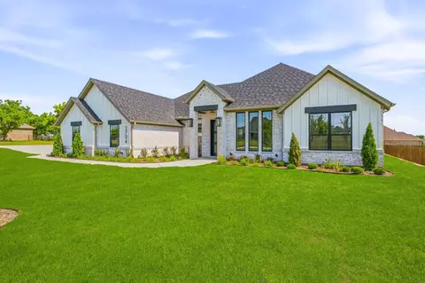2704 Village Rd, Granbury, TX 76049
