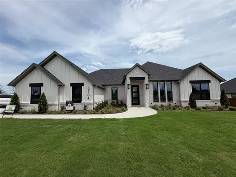 2704 Village Rd, Granbury, TX 76049