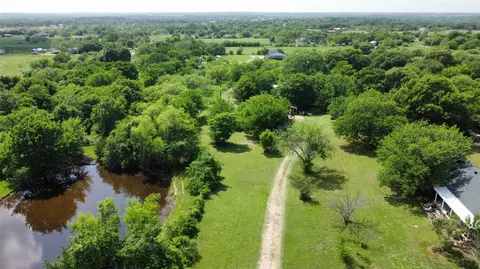 806 Old Base Rd, Aurora, TX 76078