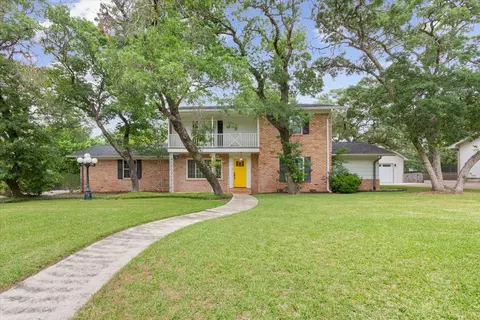 425 White Hall Rd, Woodway, TX 76712