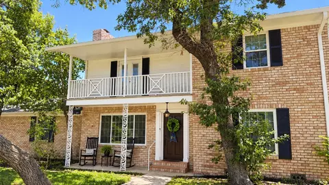 425 White Hall Rd, Woodway, TX 76712