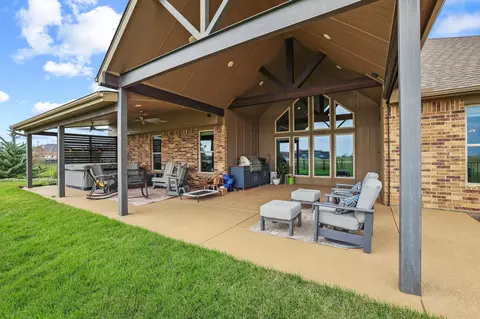 1605 Covered Bridge Ct, Gunter, TX 75058