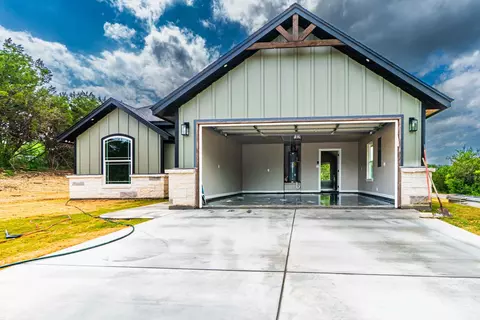 916 Mojave Trl, Granbury, TX 76048