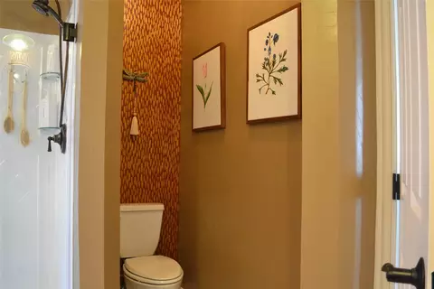Bath - 3220 Peppertree Pl, Plano, TX 75074 photo 8 of 9
