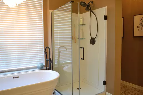 Bath - 3220 Peppertree Pl, Plano, TX 75074 photo 6 of 9